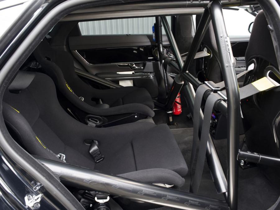  Jaguar XJ SuperSport Nurburgring Taxi 2012 года  (фото 6 из 51)